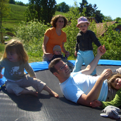 Steckenbhlhof - Trampolin springen