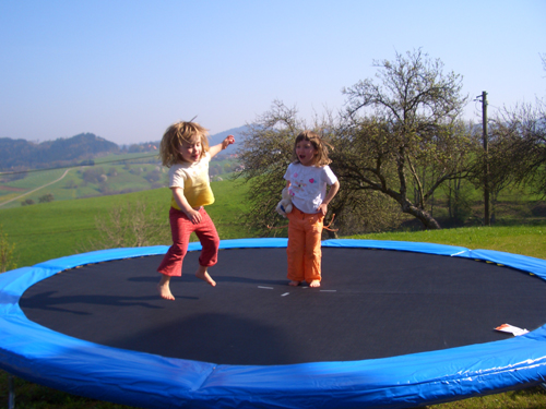 Steckenbhlhof - Trampolinspringen
